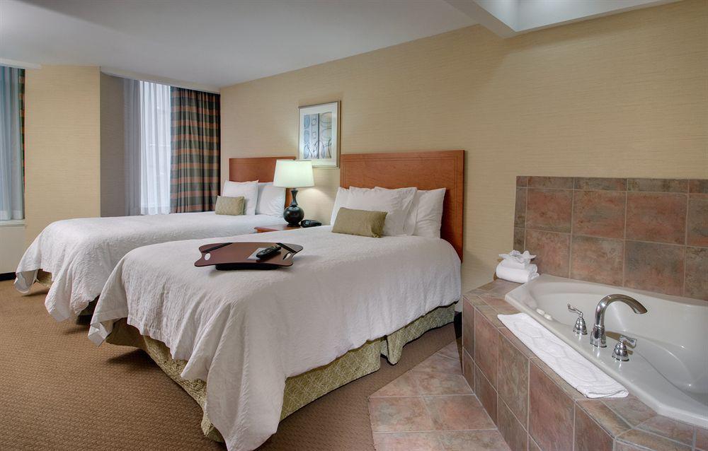 Hampton Inn & Suites Milwaukee Downtown Ngoại thất bức ảnh
