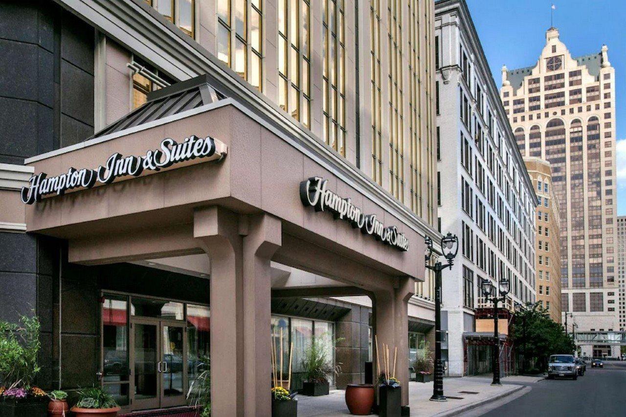Hampton Inn & Suites Milwaukee Downtown Ngoại thất bức ảnh
