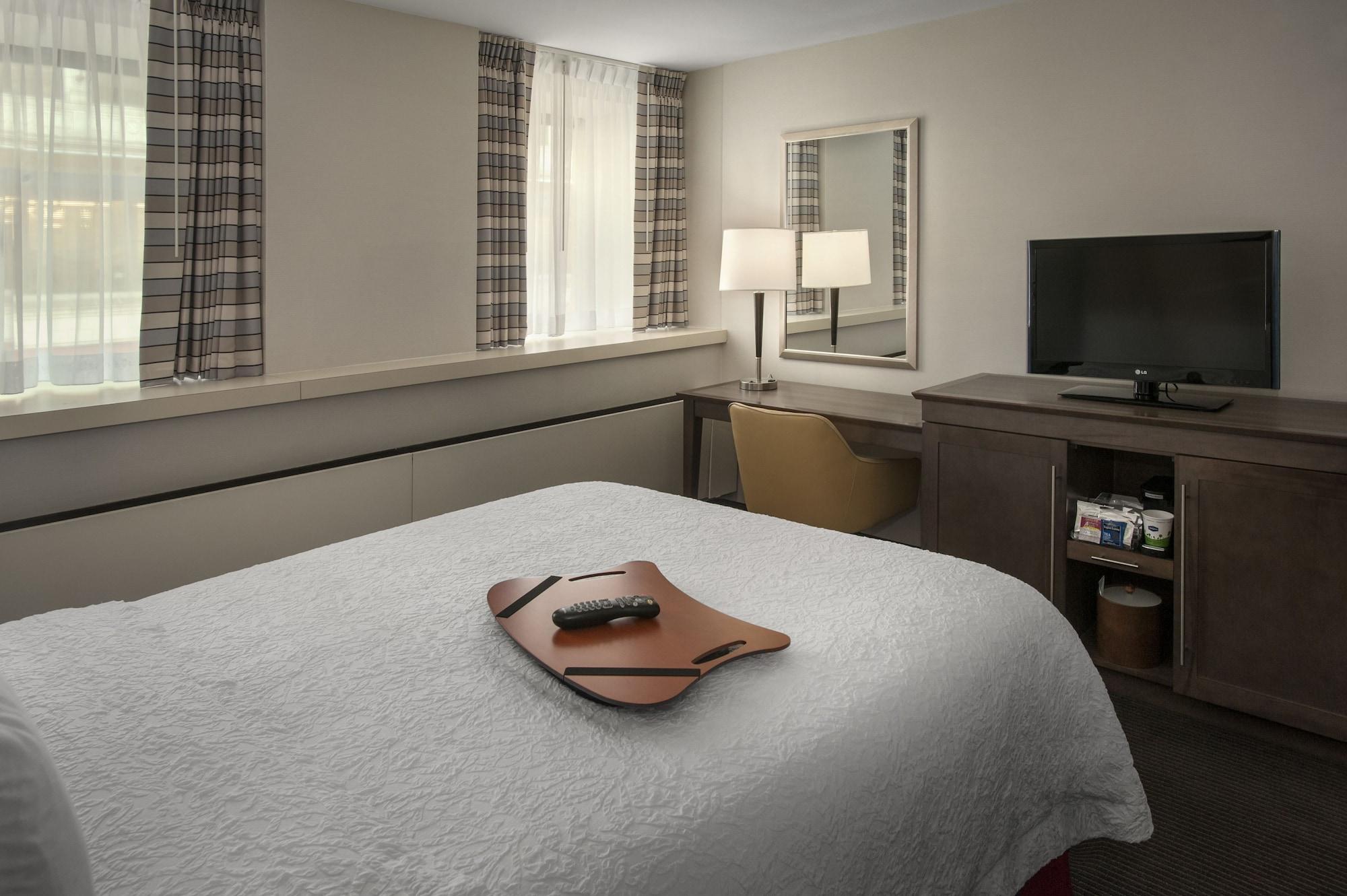 Hampton Inn & Suites Milwaukee Downtown Ngoại thất bức ảnh