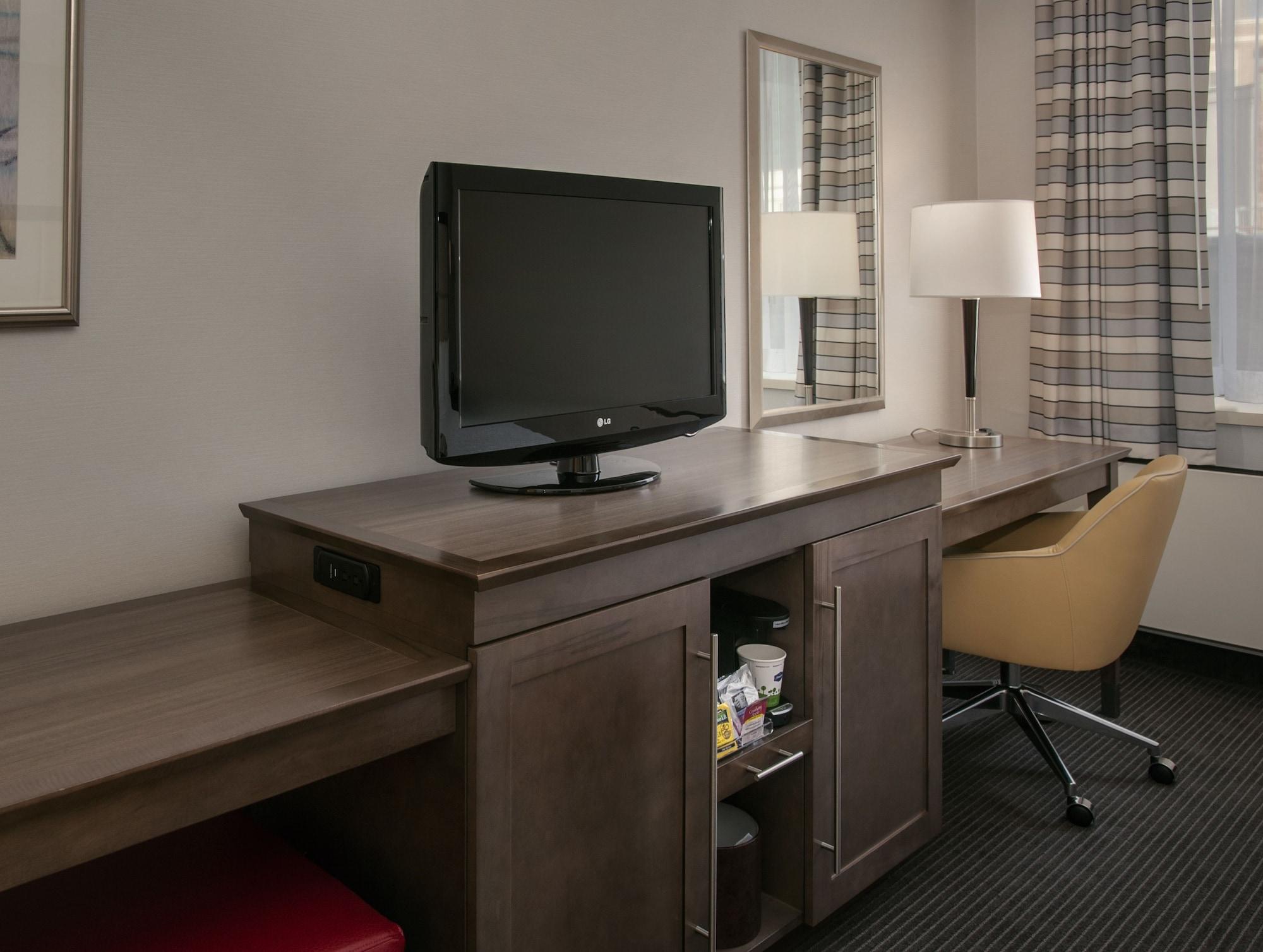 Hampton Inn & Suites Milwaukee Downtown Ngoại thất bức ảnh