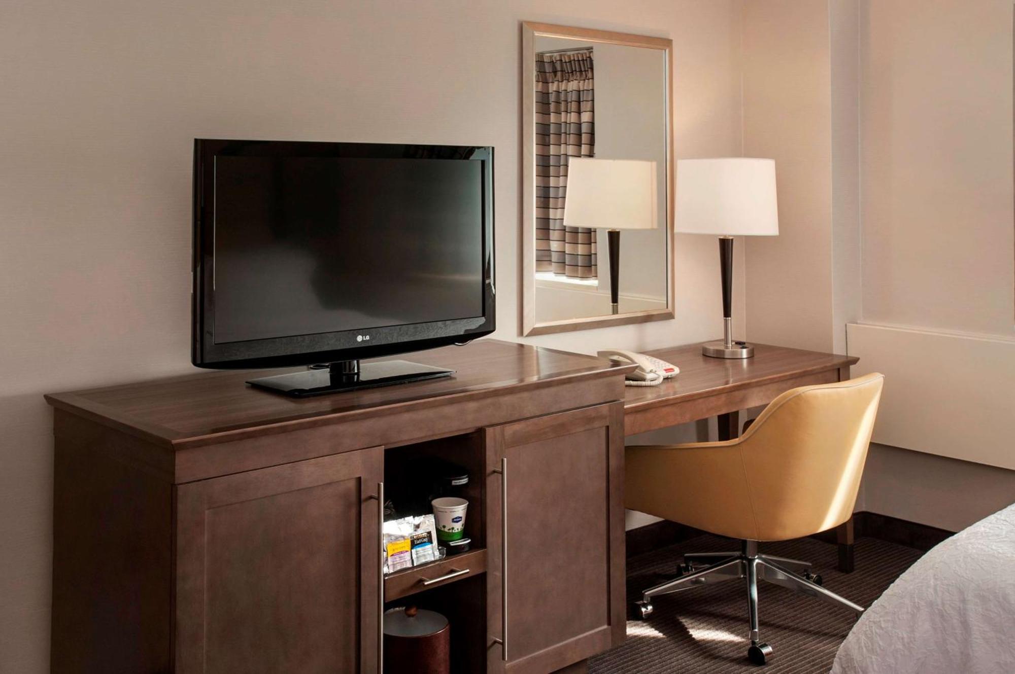 Hampton Inn & Suites Milwaukee Downtown Ngoại thất bức ảnh