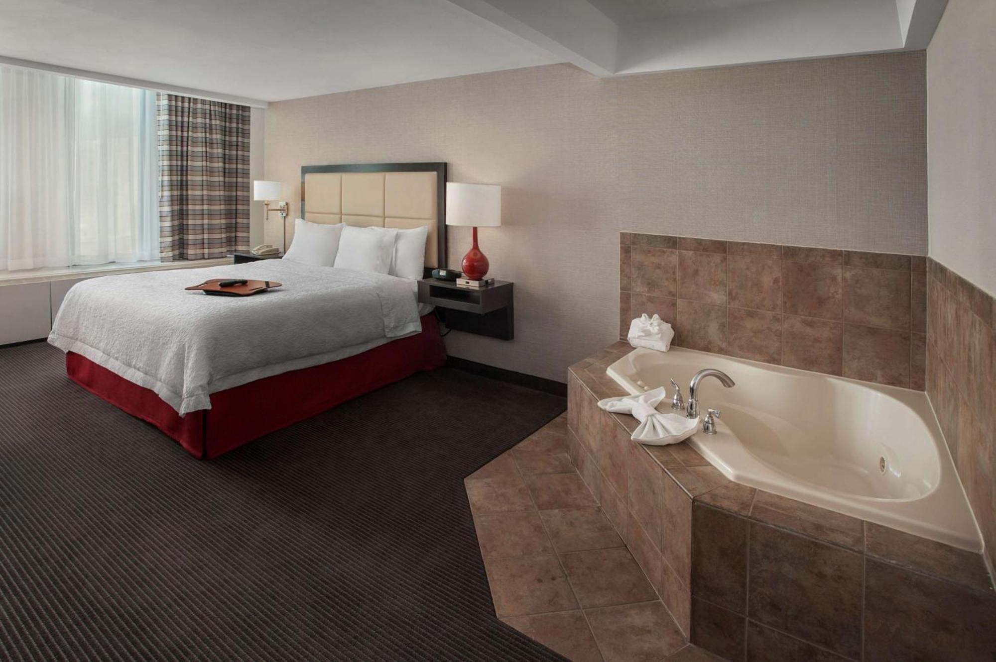 Hampton Inn & Suites Milwaukee Downtown Ngoại thất bức ảnh