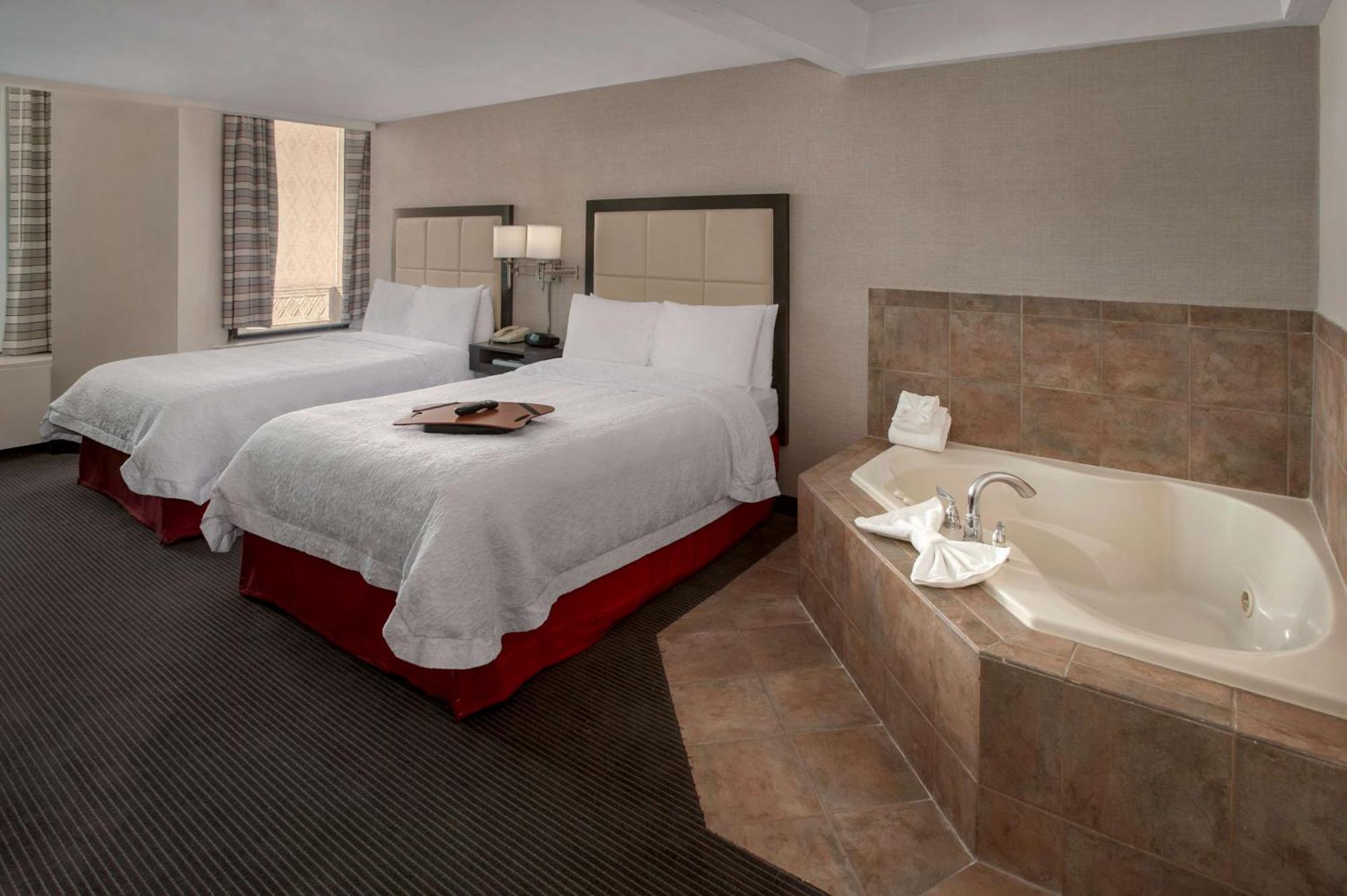Hampton Inn & Suites Milwaukee Downtown Ngoại thất bức ảnh