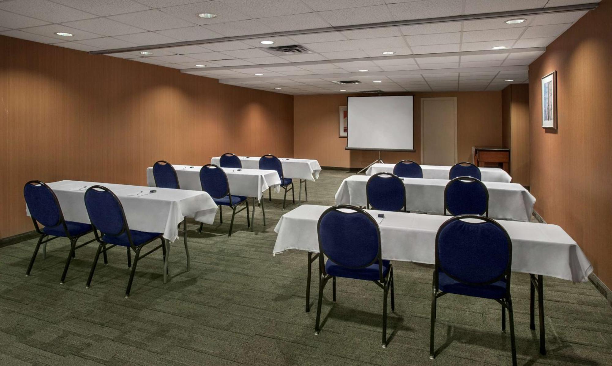 Hampton Inn & Suites Milwaukee Downtown Ngoại thất bức ảnh