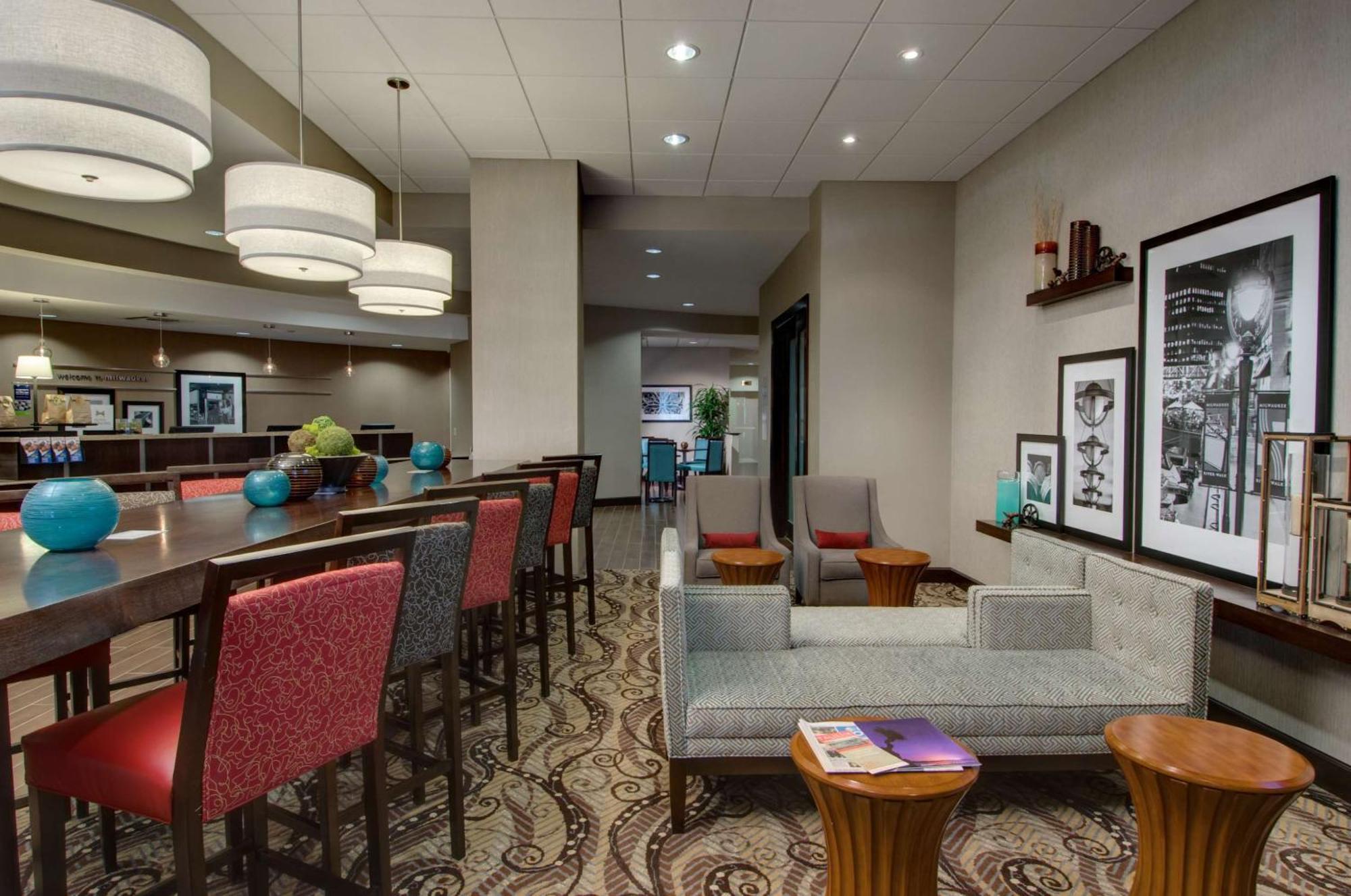 Hampton Inn & Suites Milwaukee Downtown Ngoại thất bức ảnh
