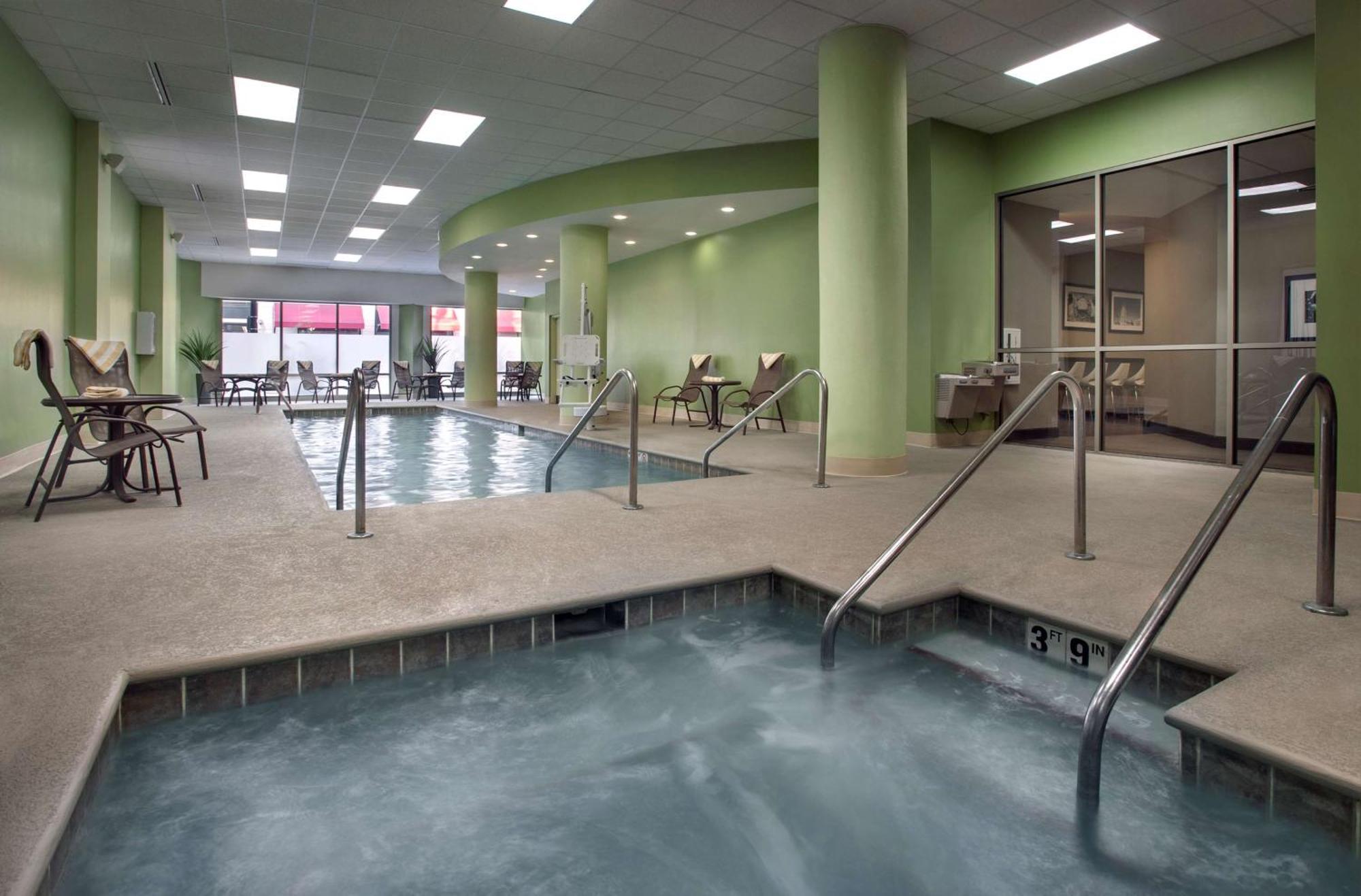 Hampton Inn & Suites Milwaukee Downtown Ngoại thất bức ảnh